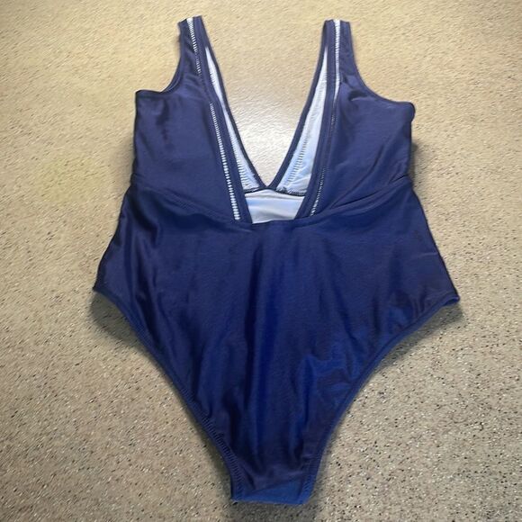 NEW Cupshe Navy blue one piece swimsuit with white embroidered trim sz M - Picture 4 of 8